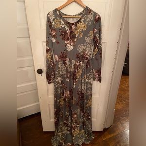 Women’s long sleeved maxi dress